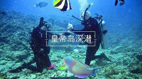 亲戚到处和邻居说他在外面当老板， 赚很多钱。其实他就一打工的，工资不高，我要不要揭穿他？游戏画面